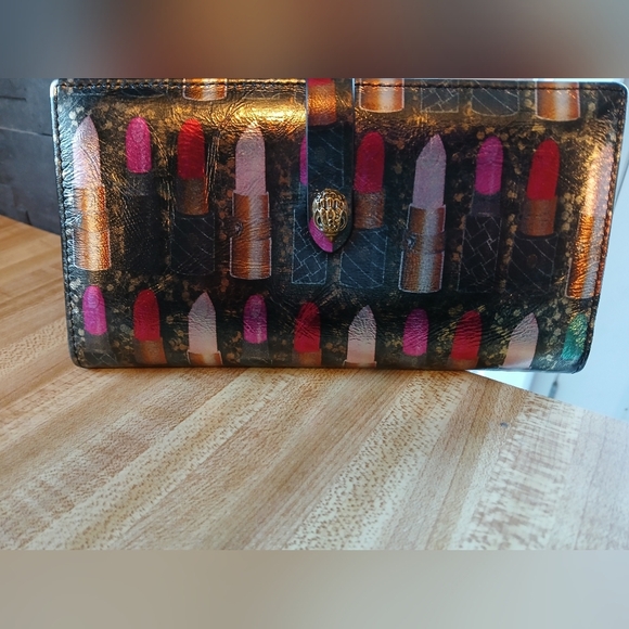🔹️Kurt Geiger🔹️  💕RARE💕 Black and Multicolor Lipstick Print Clutch - Picture 4 of 13